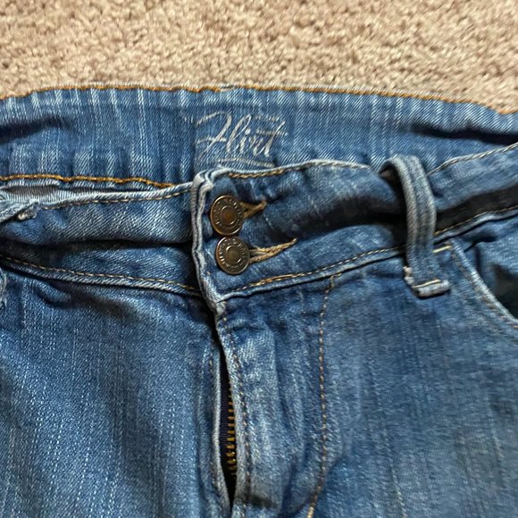 Old Navy Flirt Shorts - Picture 3 of 3